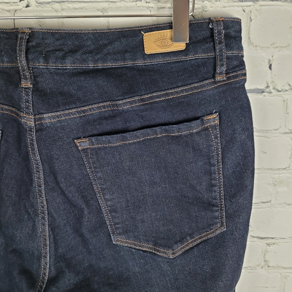 SOFIA by SOFIA VERGARA | Rosa Curvy Crop sailor high rise jeans